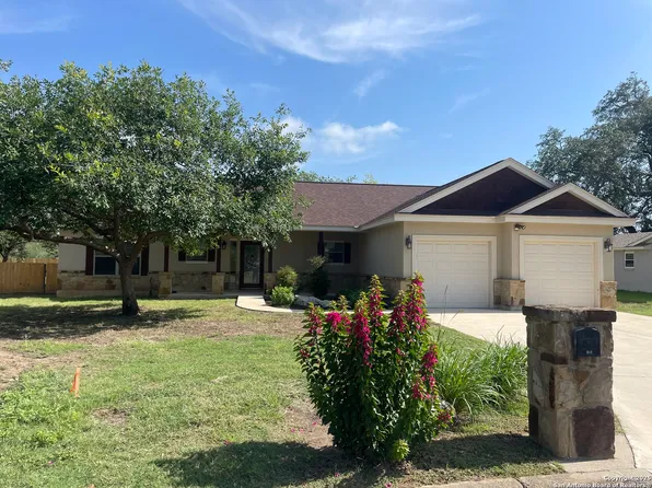 812 33rd St, Hondo, TX 78861