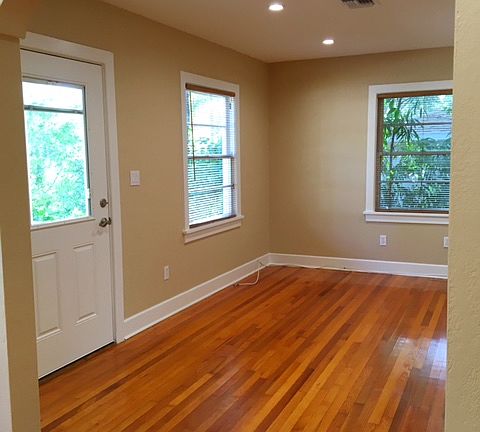 3rd image of 422 Woodlawn Ave