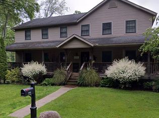 1445 Homewood Ln, Barberton, OH 44203