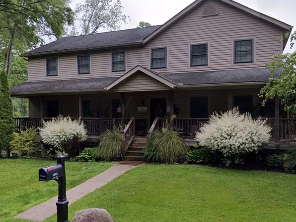 1445 Homewood Ln, Barberton, OH 44203