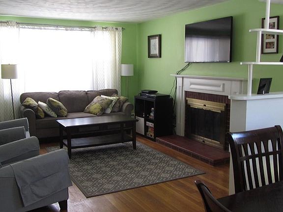 3rd image of 73 Bunkerhill Pkwy