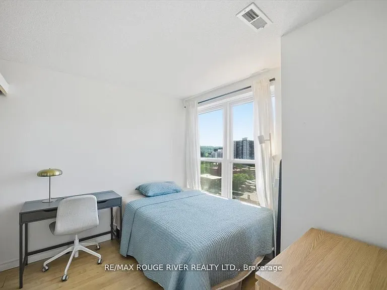 135 James St S #1401 — Photo 21