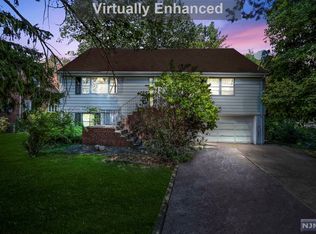 39 E Bayview Ave, Englewood Cliffs, NJ 07632