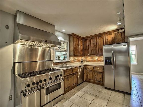 5th image of 3009 Shamrock St S