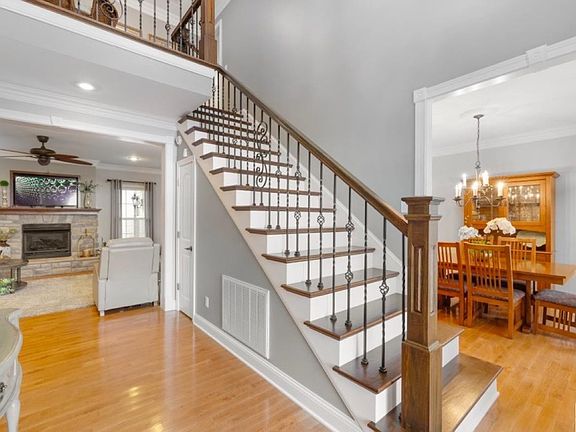 2nd image of 583 Squire Rd