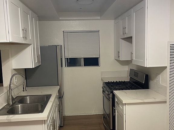 3rd image of 1217 N Edgemont St #106