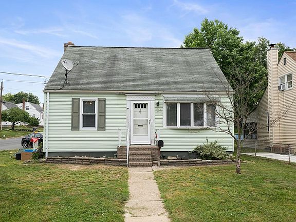 2nd image of 114 Vista Ave