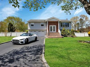 40 Peppermint Rd, Commack, NY 11725