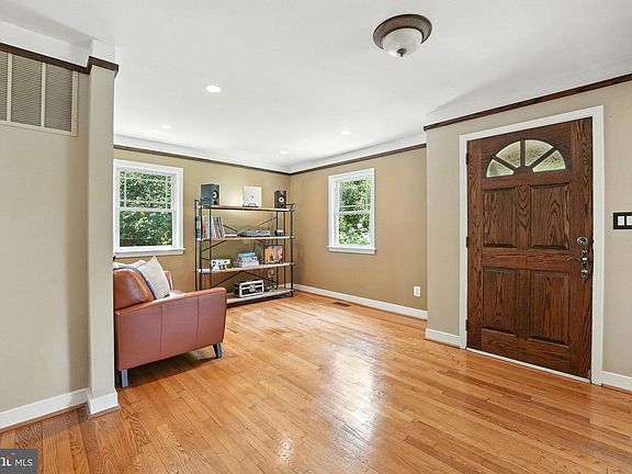 5th image of 4725 Spruce Ave