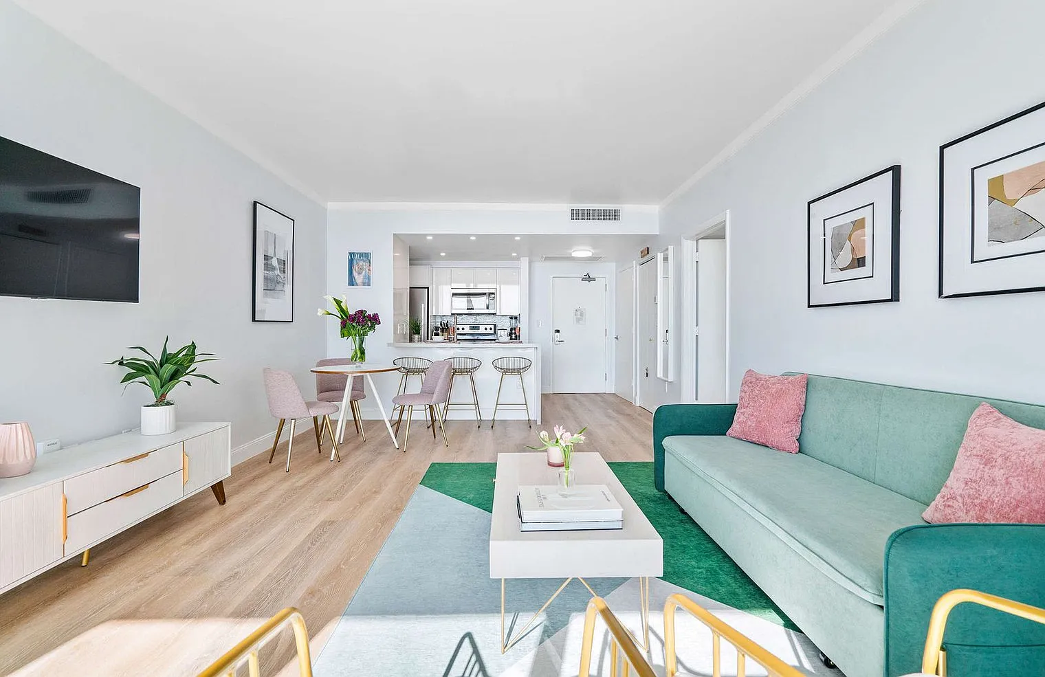 1 bed, 1.0 bath, 688 sqft, $8,376 — Photo 4