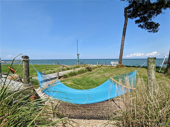 3rd image of 83 Island Dr