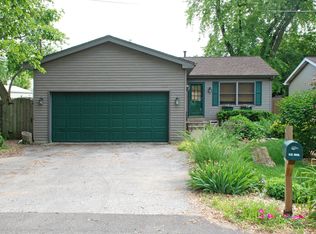 233 W Riverside Dr, Lakemoor, IL 60051