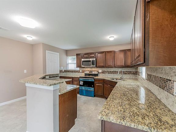 4th image of 708 Plymouth Dr
