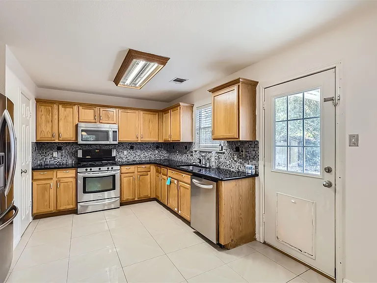 3001 Rainy River Dr — Photo 9