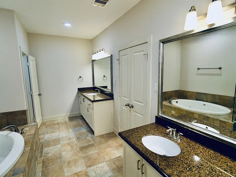 4020 Childress St #C — Photo 7