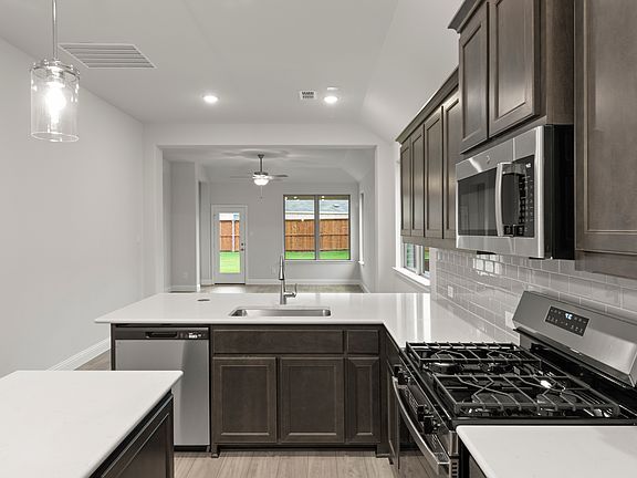 4th image of 1705 Guswood Dr