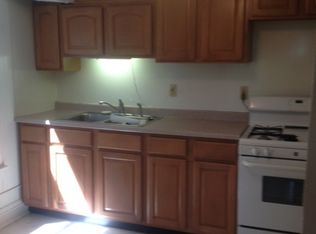 17 Hewitt St, Willimantic, CT 06226