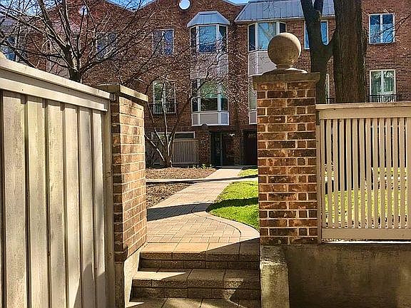 3rd image of 105 Bishop Quarter Ln