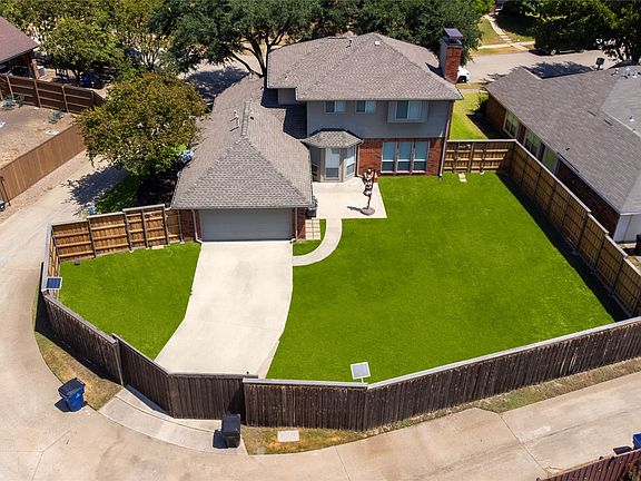 3rd image of 10231 Castle Dr