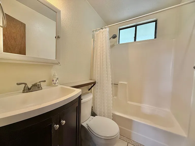 48 Ihe Pl — Photo 12