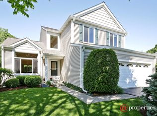 180 Lake Dr S, Algonquin, IL 60102