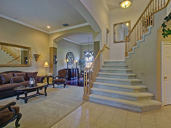 4th image of 332 Ironwood Cir