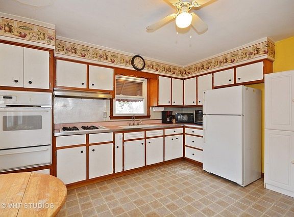 4th image of 323 Farview Dr