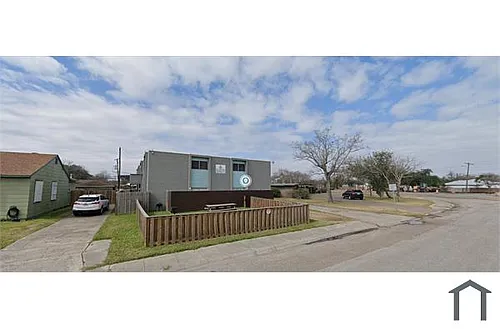 1105 Maryland Dr Photo 1
