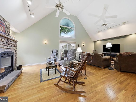 5th image of 47 Cambridge Ct