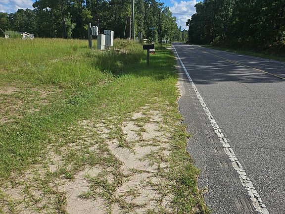 4th image of 806 State Park Rd