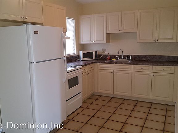 3rd image of 1050 Park Dr