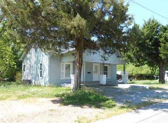2nd image of 1743 2nd Ave SW