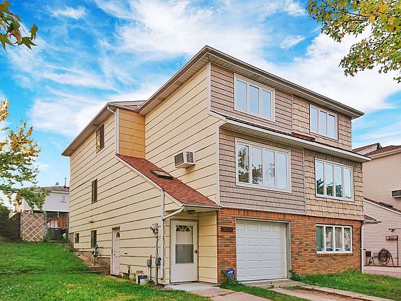 3rd image of 202 Sandalwood Dr