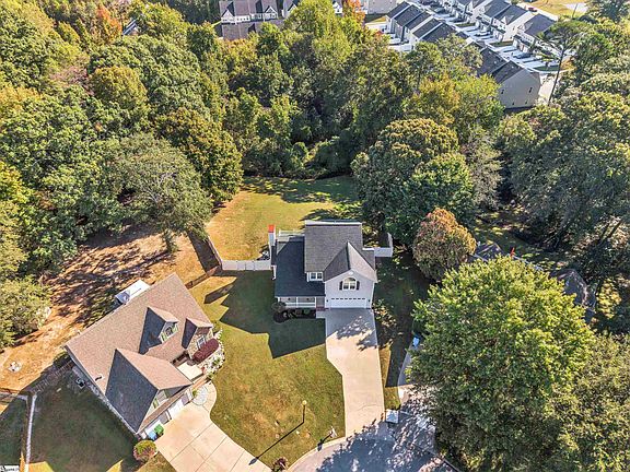 2nd image of 8 Bethel Oaks Ct