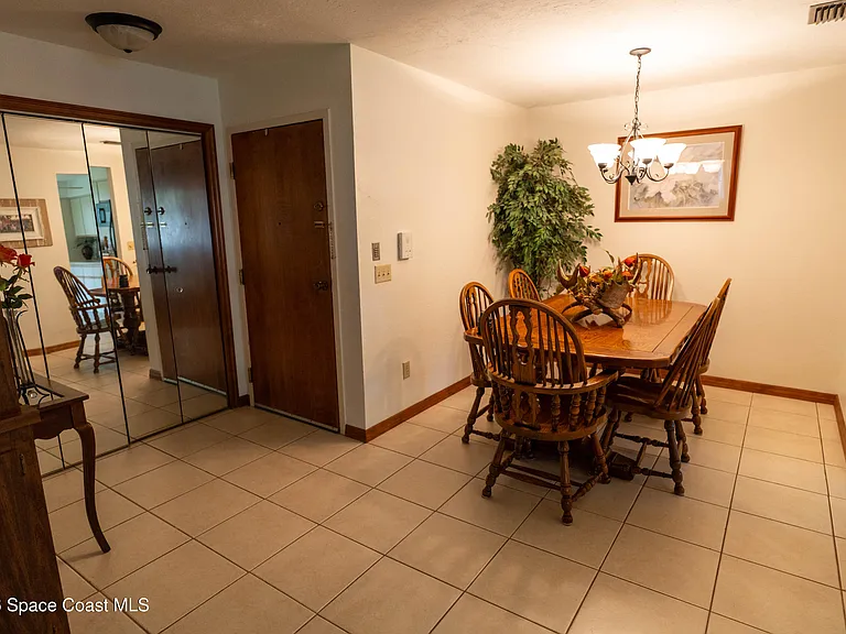 605 Saint Albans Ct #18H — Photo 9