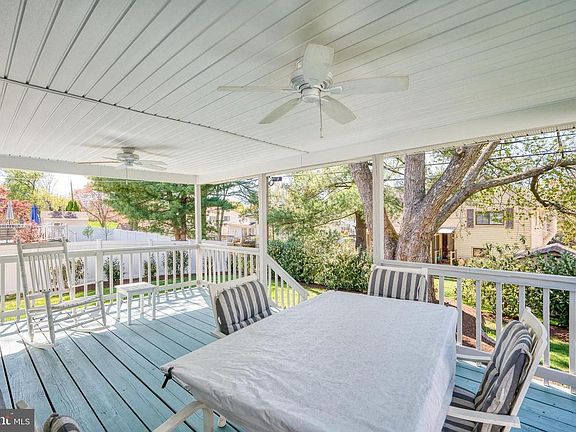 4th image of 1318 Warwick Dr