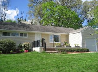 28 Crestwood Dr, Madison, NJ