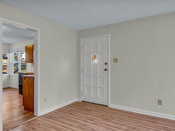 3rd image of 2925 SE Ohio Ave