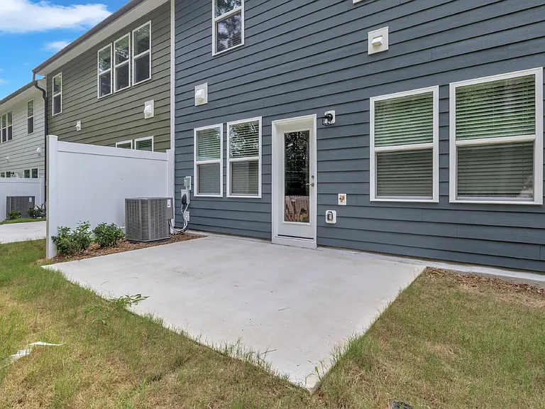 840 McKenzie Park Ter — Photo 40