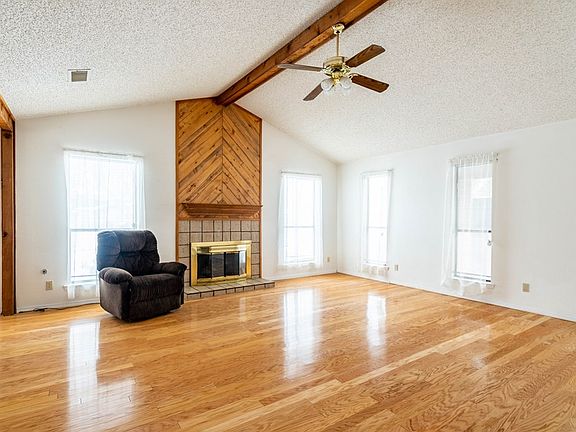 2nd image of 3706 Parkwood Dr