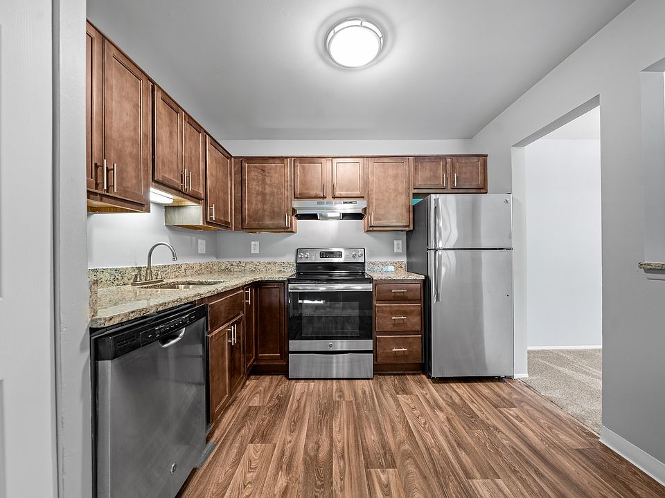 Spacious kitchen with stainless steel appliances at Park Lane Apartments in Southfield
