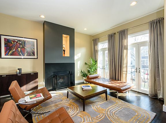 2nd image of 2624 W Homer St #1