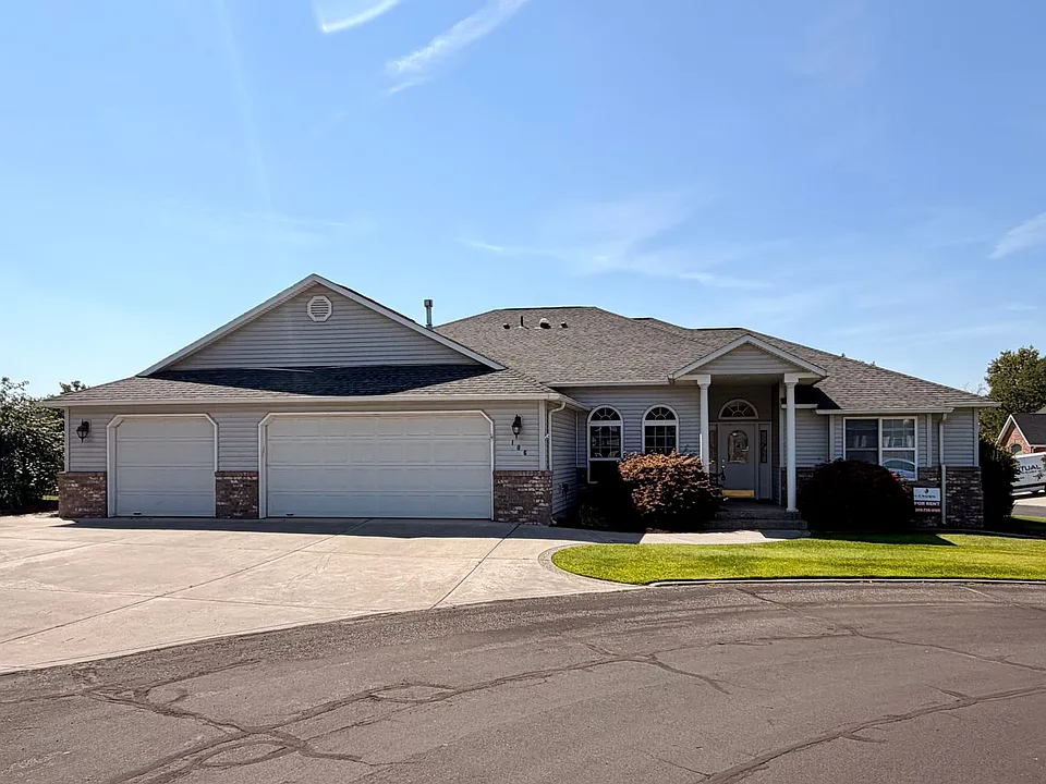 106 Prestwick Ln