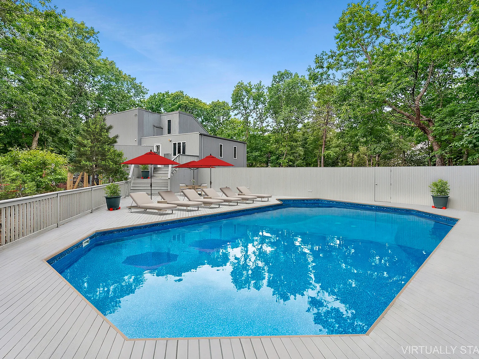 Great Location, Wainscott — Photo 1