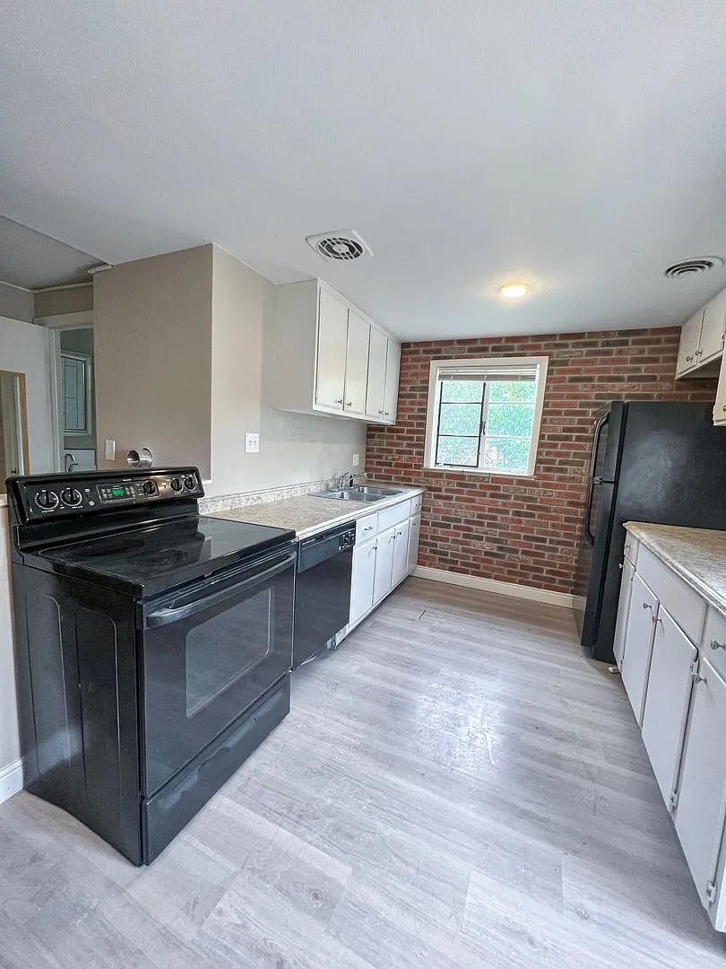 Private Bedroom Available Across from UNC | Utilities Included — Photo 1