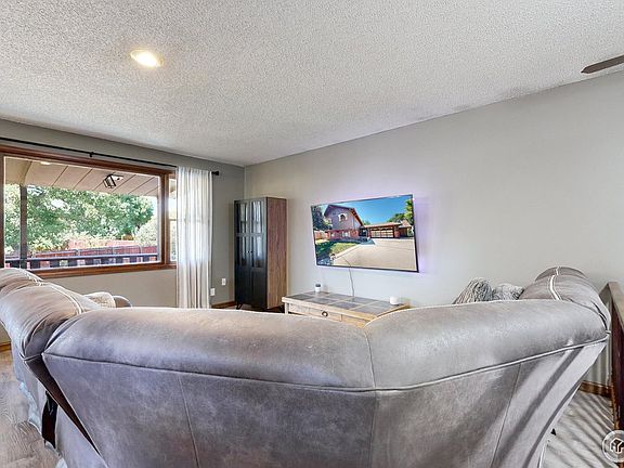 5th image of 319 Lark Pl