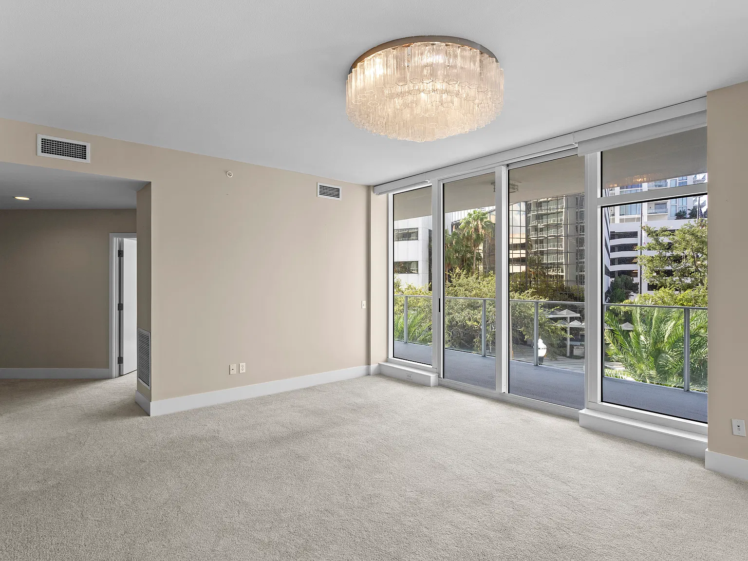 2 bed, 1370 sqft, $5,295 — Photo 4