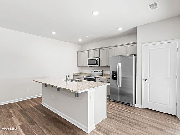 5th image of 338 Ridley Street