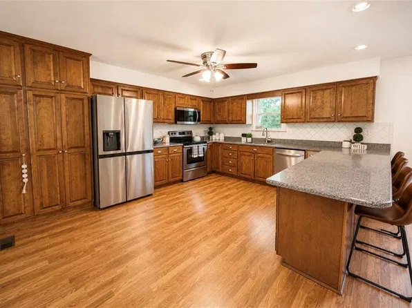 508 Maple Ln, Lansing, KS 66043