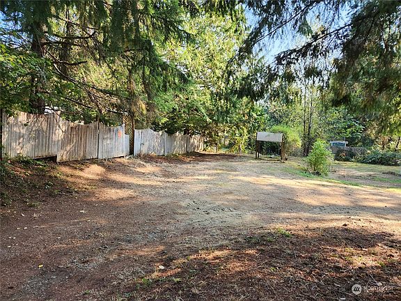 2nd image of 61 E Ashwood Ln